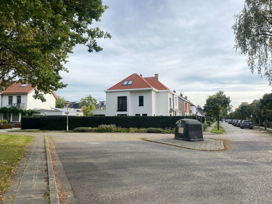 Bestaande toestand van het kruispunt Beeckmanslaan en Sterrenlaan. Bestaande toestand van het kruispunt Beeckmanslaan en Sterrenlaan.